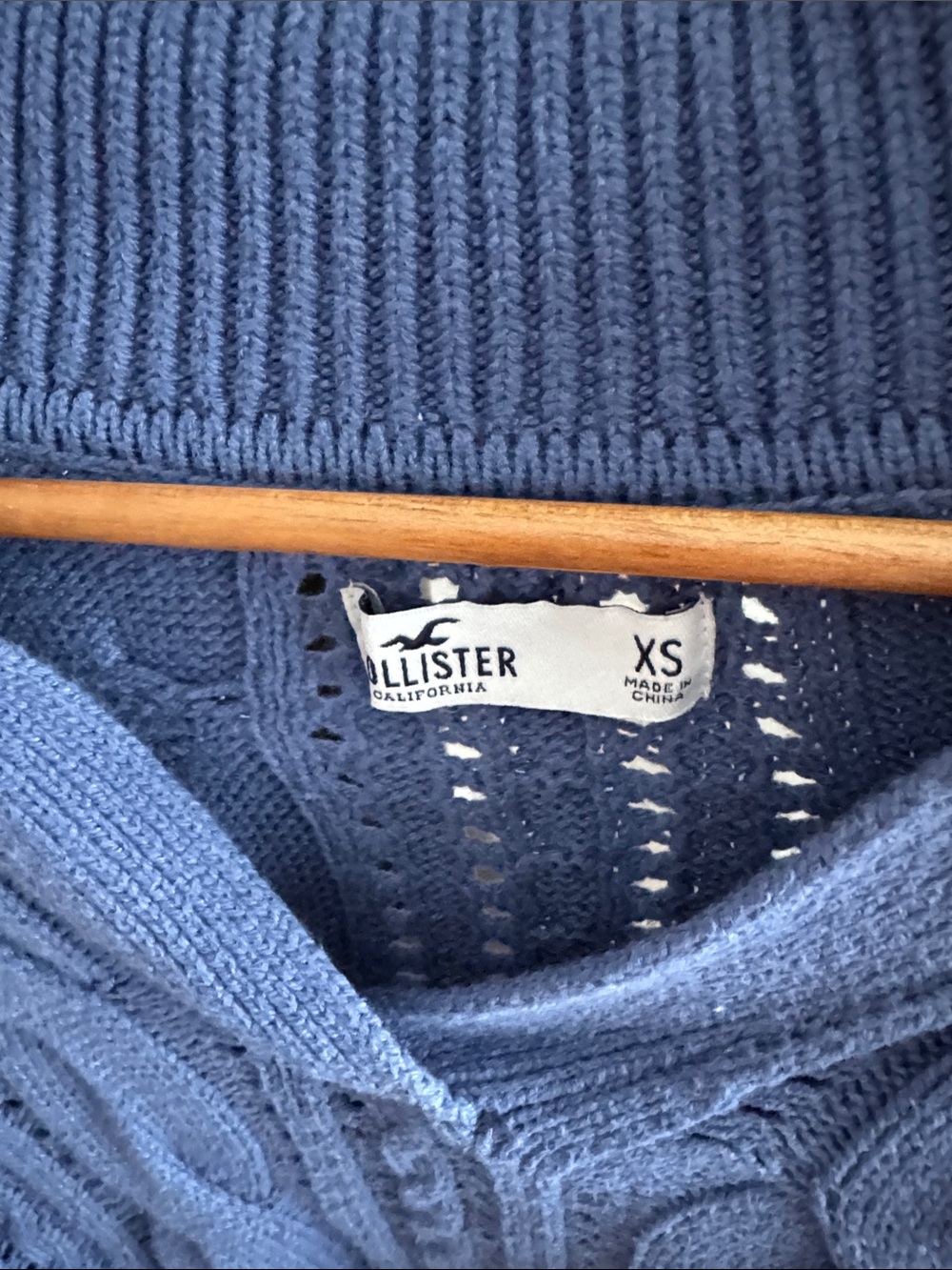 Hollister Periwinkle Cable-Knit V-Neck Sweater - Picture 2 of 4